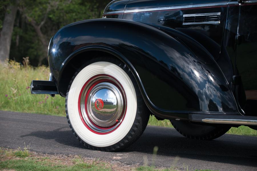  Plymouth Deluxe Convertible Coupe 1939 года  (фото 18 из 33)